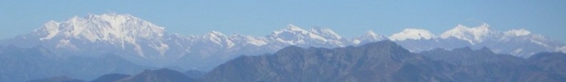 Panorama vom Monte Lema: Monte Rosa, Cima di Jazzi, Matterhorn (sehr klein..), Strahlhorn, Rimpfischhorn, Allalinhorn, Alphubel, Tschhorn, Dom, Nadelhorn